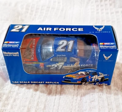 艾略特·萨德勒 #21 美国空军摩托车 全新带盒 1: 64 纳斯卡收藏品车 — 第 1/4 张图片