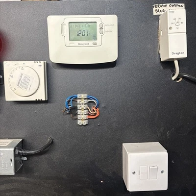 Honeywell ST9120C Wireless 7 Day RF timer programmer fully tested as shown  - Image 1 of 3