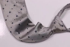 Gianni Versace Vintage 90's Silver Gray Floral Medusa Silk Necktie Tie - Picture 1 of 7