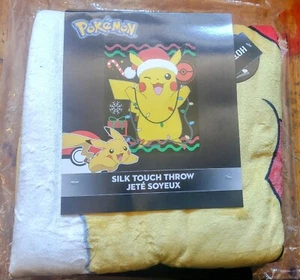 Hot Topic 2020 Pokémon Pikachu Navidad Tacto de Seda Manta 50inx60in Nuevo en Paquete - Imagen 1 de 5