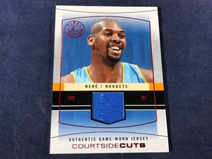 P3-56 BASKETBALL CARD - NENE DENVER NUGGETS - JERSEY SWATCH - 2004 FLEER - Picture 1 of 3