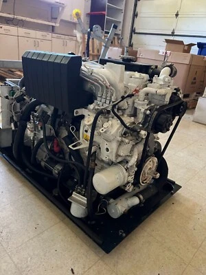 Cummins onan marine diesel generator 23kw 120/240 60Hz 24V DC - Image 1 of 4