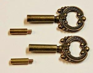 2 LLAVES DE LATÓN ANTIGUAS PARA TOMA DE LÁMPARA DE PERNO GIRATORIA CON EXTENSIONES DE 1/2" NUEVO 877J - Imagen 1 de 3
