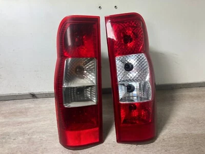 Ford Transit 2010 luces traseras del lado del conductor y del pasajero Foto 1 de 4