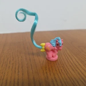 Vintage My Little Pony Petite Ponys Flurry Pink Pony mit blauem Pferdeschwanz gelbe Schleife - Bild 1 von 5