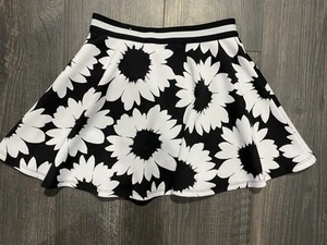 Girls Justice Skirt Skort size 8 Black and White Flower Elastic Waistband Lined - Picture 1 of 4