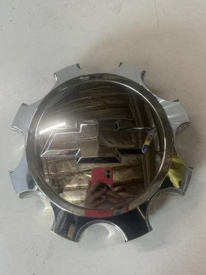 Оригинальный хромированный центральный колпак Chevrolet Silverado 2500, 3500 SRW NO9597789 - Изображение 1 из 3