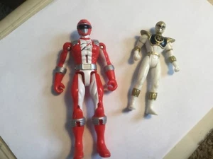 2 Power Ranger Action Figures - Picture 1 of 3