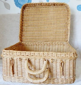 Vintage Twin Handled Wicker Picnic Basket - Picture 1 of 8