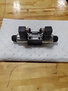 Bosch 081WV06P1V1000WS024/00D51 Solenoid Valve 9810231430  - Picture 1 of 3