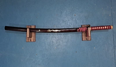 Uma espada/katana (somente rack de parede) madeira com berços acolchoados reversível mogno vermelho - Imagem 1 de 4