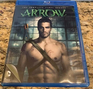 Arrow: Season One (Blu-ray/DVD, 2013, 9-Disc Set) **Like New** - Bild 1 von 1