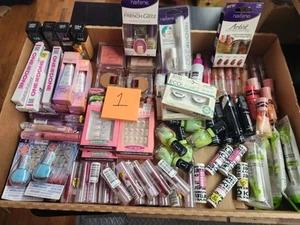 Bulk Makeup Assortment - 100 Piece Set - Brand New & Sealed! #1 - Picture 1 of 3