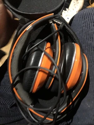 Телефоны Beats by Dr. Dre красные черные оранжевые подключаемые не протестированы - Изображение 1 из 4