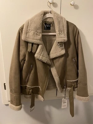 Chaqueta de piel sintética tipo sherpa de gamuza sintética Zara nueva con etiquetas con detalles de motociclista talla M  Foto 1 de 4
