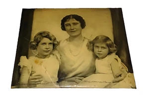 Marcus Adams British Royal Photographer SIGNED VTG Photo framed Queen Mother - Picture 1 of 9