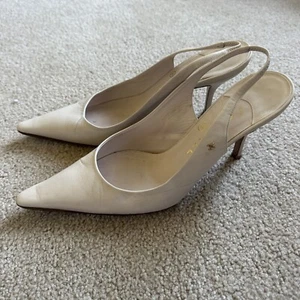 Chanel Tan Leather Sling Back Pointy Toe Heel Size 39 - Picture 1 of 11