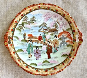 Japanese satsuma plate with a Beautiful Scene with Handles and Is Signed - Picture 1 of 3