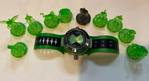 Ben 10 Ultimate Alien Omnitrix FX Watch & 14 Crystal Figures Bandai Bundle Works Cover