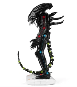 XINGBAO Alien Xenomorph Warrior Building Bricks Toy Set 2020 pcs (04001) New - Picture 1 of 13