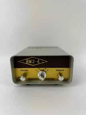 EQUIPAMENTO DE RÁDIO CB SELETOR DE FREQUÊNCIA VINTAGE PETERSEN ESTADO SÓLIDO RM2-4 - Imagem 1 de 4