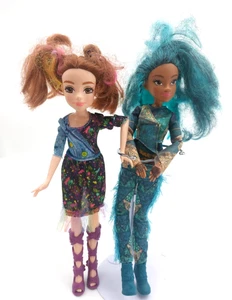 MUÑECAS MAREADAS Y UMA DISNEY DESCENDIENTES CON TRAJES LOTE DE 2 EXCELENTE ESTADO  - Imagen 1 de 9