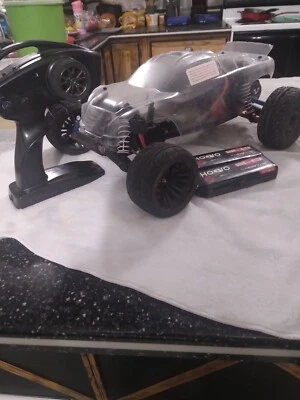 traxxas rustler VXL 2WD - Imagem 1 de 4