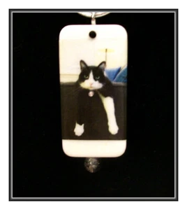 TUXEDO KITTEN SO VERY BORED PENDANT - WITH SILVER CORD AND GIFT BOX - Picture 1 of 3