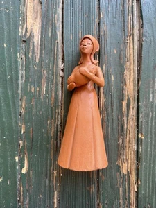 Scultura artigianale in terracotta argilla - Madre che tiene il bambino - Firmata dall'artista - Foto 1 di 9