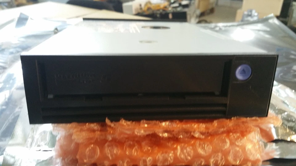 IBM 46C2004 46C2005 LTO ULTRIUM 5-H SAS TAPE DRIVE M10843 243-538191-501-A - Image 1 of 1