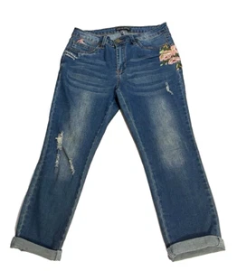 Women's Jeans Style Me Petites Capri 8P Embroidered Floral Distressed 5-Pocket - Picture 1 of 8