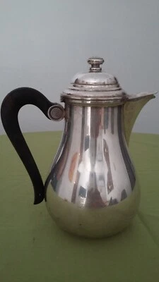 ANCIENNE CAFETIERE VERSEUSE METAL ARGENTE ANSE BOIS VINTAGE ART TABLE DECORATION - Photo 1/4