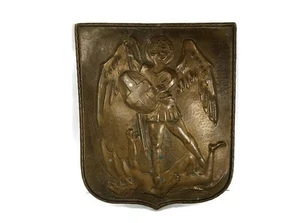 Gehämmerte Kupfer Plakette Schild Erzengel Michael tötet den Drachen Teufel antik - Bild 1 von 7