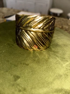 Feather brass colour chunky bangle vintage bracelet Boho MCM hippie fun 70s - Image 1 of 4