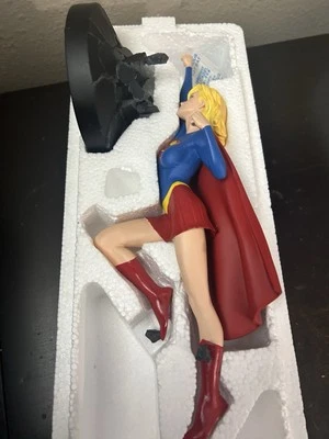 SUPERGIRL COVER GIRLS OF THE DC UNIVERSE STATUE [Adam Hughes] 798/5000 - Image 1 of 4