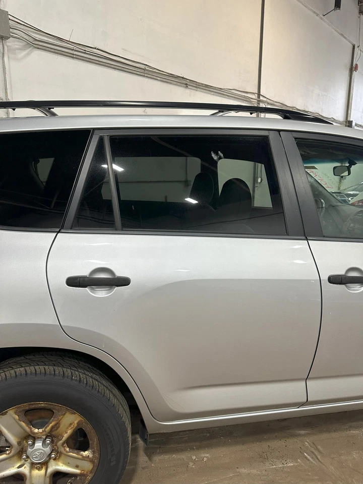Used Rear Right Door Assembly Rear Side fits: 2009 Toyota Rav4 electric windows Foto 1 de 4