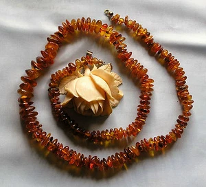 Alte Bernstein Halskette aus honigfarbenen Cabonchon, Länge 73 cm - Picture 1 of 1