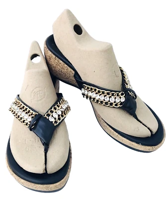 Sandalias de tacón de cuña Athena Alexander talla 10 negras doradas con piedras brillantes  Foto 1 de 4