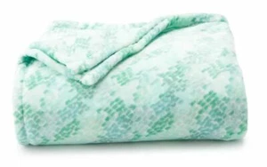 NEW Green Mosaic Throw Blanket Oversize Super Soft 60x72 HOLIDAY GIFT - Picture 1 of 1