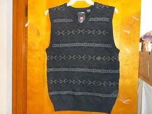 NEW MEN'S CHAPS COTTON SWEATER VEST in a NAVY TWIST DESIGN .....SIZE..MEDIUM - Picture 1 of 3