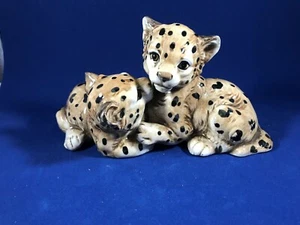 VINTAGE ENESCO CHEETAH CUBS PLAYING CERAMIC FIGURINE, MADE IN JAPAN STAMP E9405 - Picture 1 of 6