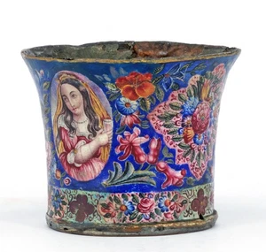 Ein QAJAR GOLD POLYCHROM EMAILLIERTER KUPFER QALYAN BECHER, 19. Jahrhundert - Bild 1 von 8