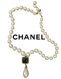 CHANEL 1984 graduierte Perlenkette mit Gripoux Barock Perle Tropfen Anhänger - Bild 1 von 4