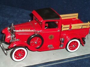 ROAD LEGENDS 1931 FORD FIRE CHIEF PICK-UP TRUCK 1/18