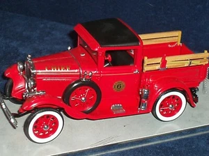 ROAD LEGENDS 1931 FORD FIRE CHIEF PICK-UP TRUCK 1/18 - Picture 1 of 11