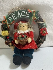 Vintage handgefertigte Puppe sitzend auf Kranz Weihnachten Sammlerstück Dekoration Urlaub 8 Zoll - Bild 1 von 2