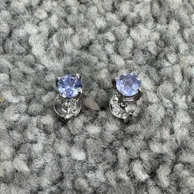 圆形明亮式 1/2 克拉天然坦桑石耳钉 — 第 1/4 张图片