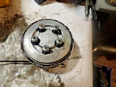 Yamaha AS2 125 Twin 1970? Conjunto de embrague cesta/abradera/placa de presión Foto 1 de 4