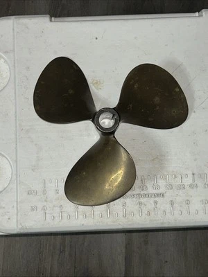 Hélice de barco vintage de latón bronce de 3 hojas 11 x 11 Foto 1 de 3