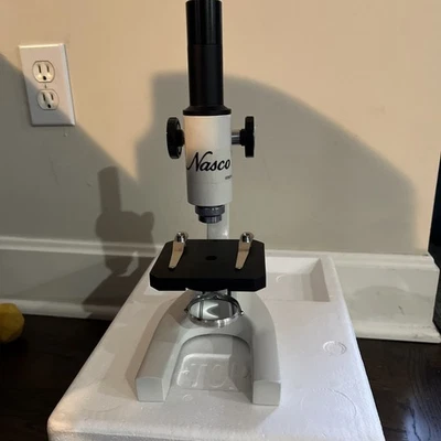 Microscópio National Optical & Scientific Instruments Inc. modelo 103 - Imagem 1 de 4